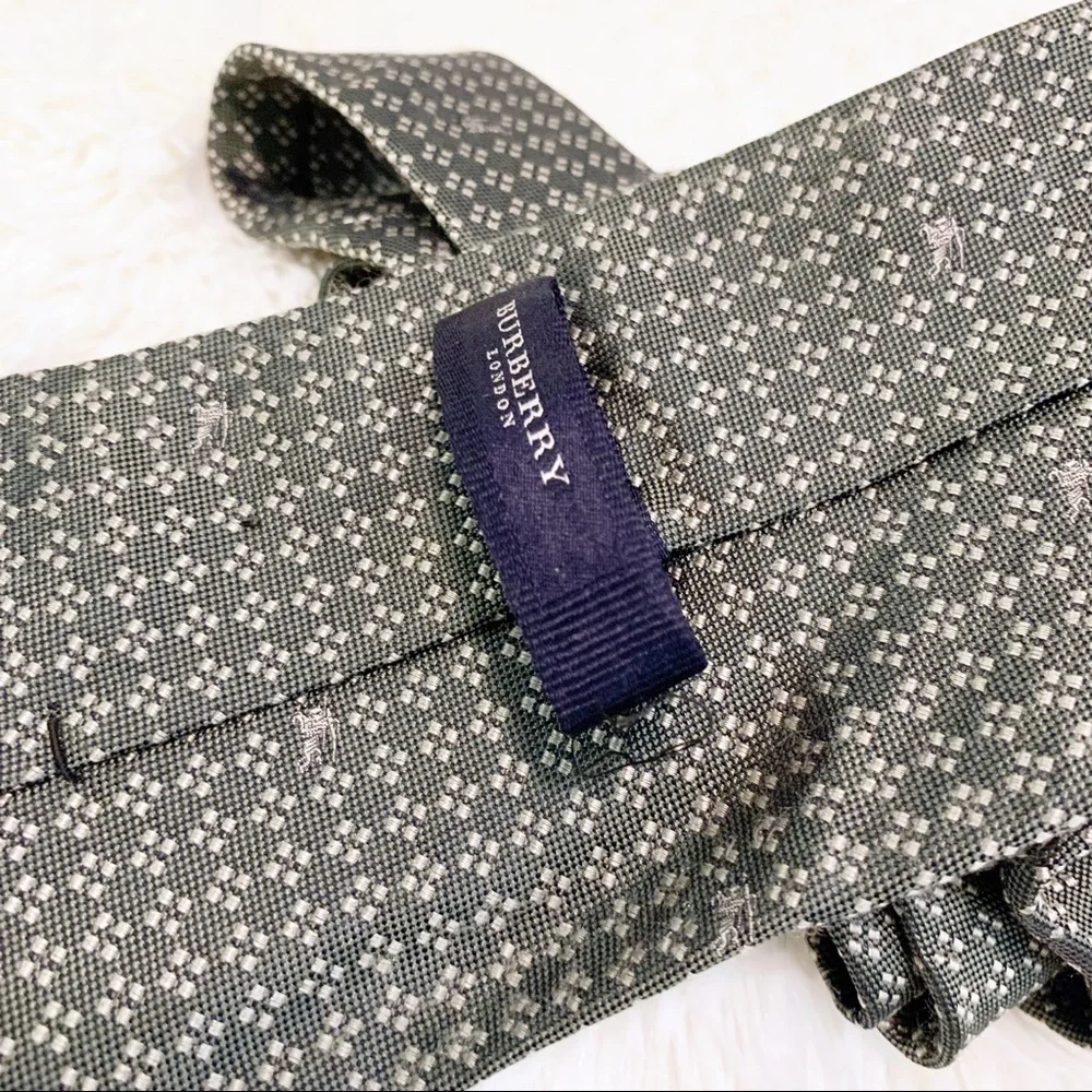 Burberry Men's Green and Cream Geometric Printed Tie